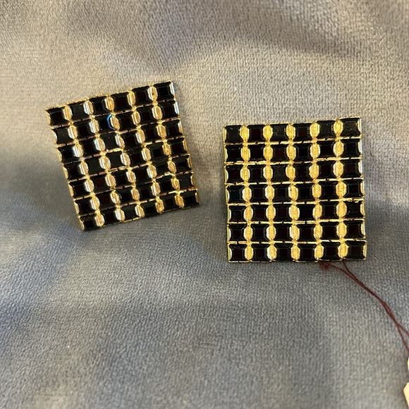 Large Jet Black Crystal Square Elegant and Modern Earrings-Boutique - Picture 4 of 8